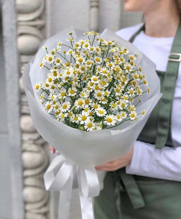 Букет из 15 кустовых ромашек