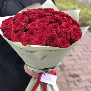 39 красных роз