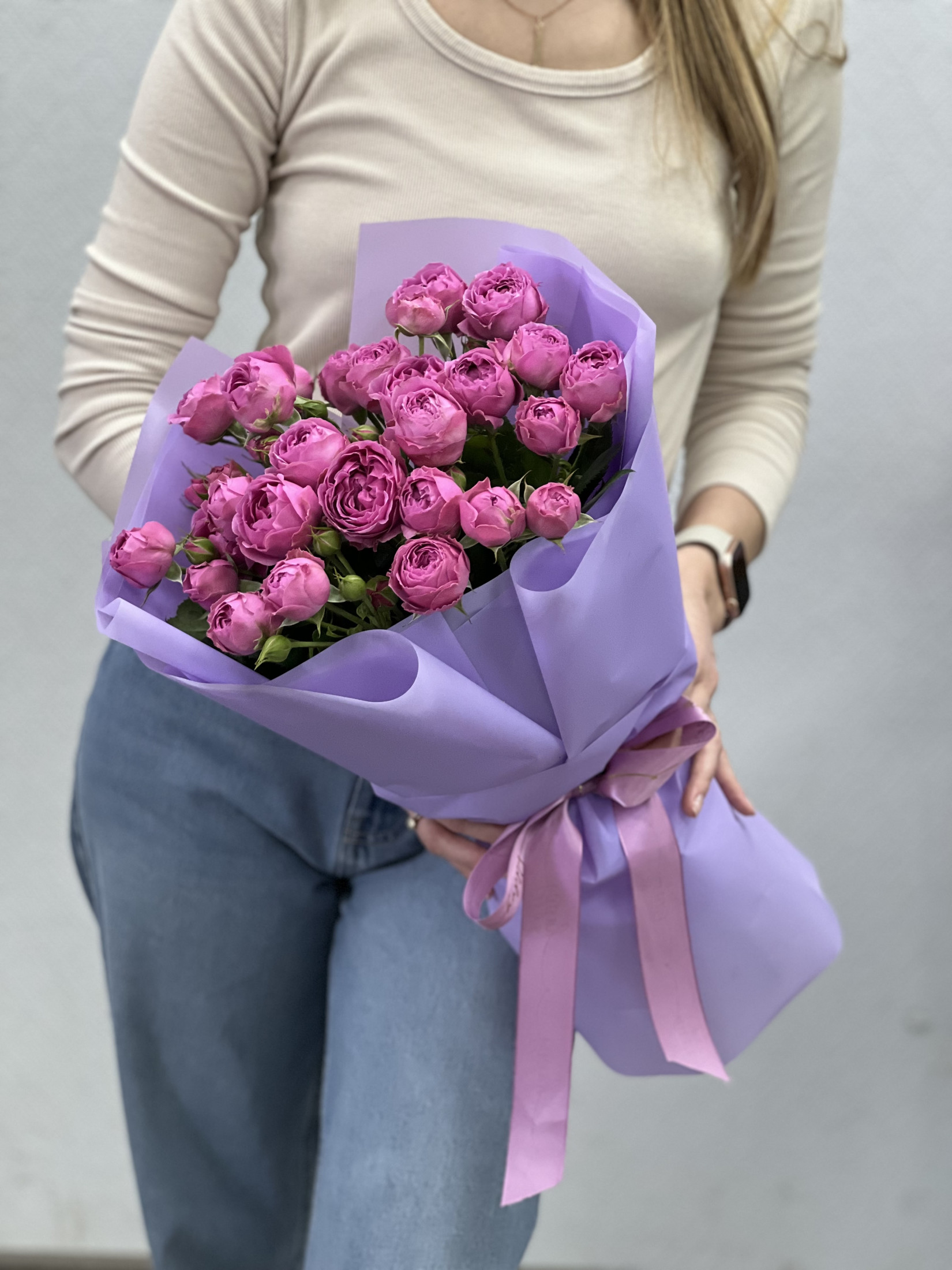 Букет из 7 кустовых роз 